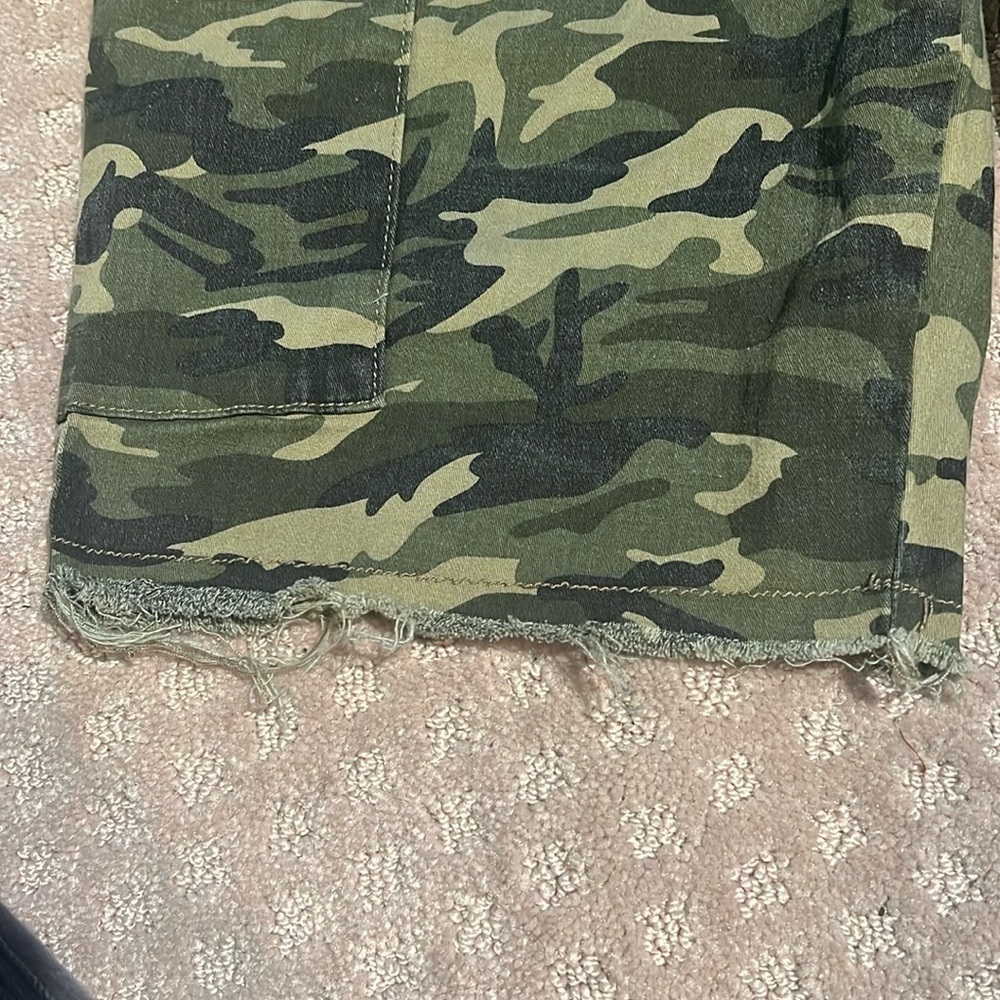 Almost Famous
Women's Camo Cargo Shorts High Waisted Army Fatigue Shorts - Picture 8 of 8